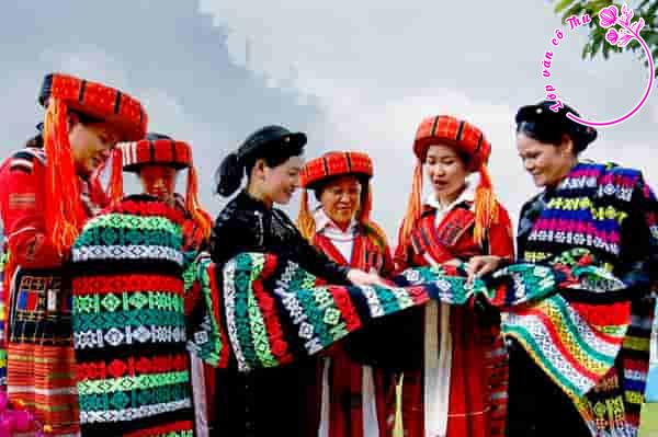 Trình bày suy nghĩ về việc giữ gìn và phát huy những giá trị truyền thống dân tộc trong xu thế hội nhập toàn cầu hóa của đất nước ta hiện nay