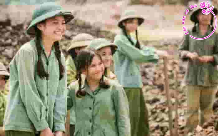 So sánh, đánh giá hai đoạn thơ: Thử nói về hạnh phúc (Thanh Thảo) và Những bông hoa trên tuyến lửa (Đỗ Trung Quân)
