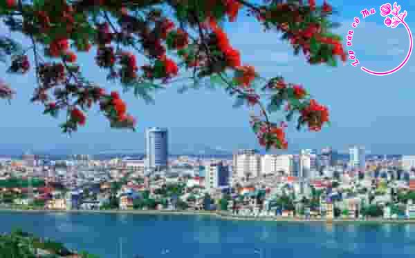 Phân tích vẻ đẹp của thành phố Hải Phòng trong những dòng thơ trích bài "Hương mùa thu, phố biển..." của Bằng Việt