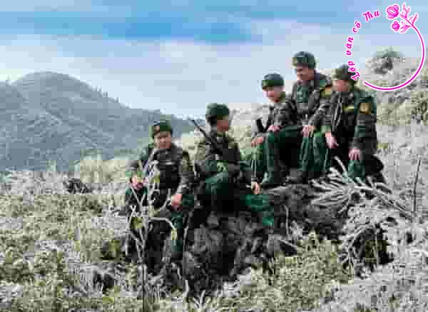 Phân tích hình tượng người lính trong bài thơ "Đỉnh núi" của Trần Đăng Khoa