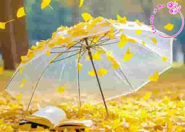 Phân tích nghệ thuật sử dụng hình ảnh trong bài thơ "Thu" của Trần Huyền Trân