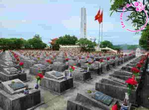 Phân tích đoạn trích "Đất nước - những nghĩa trang" của Hà Linh